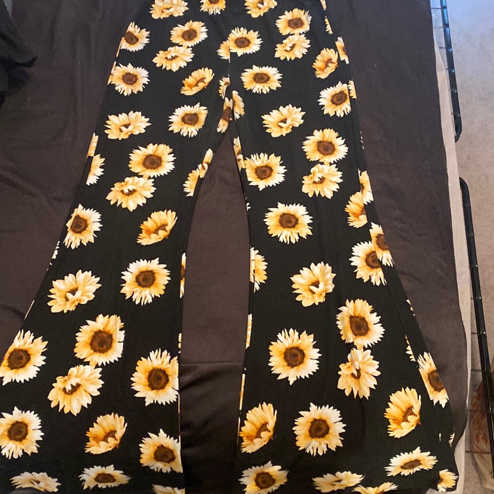 Forever21 sunflower bell bottom pants. Stretchy. Size large